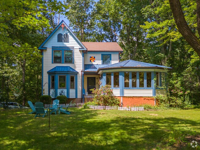 Homes in Farmview-Ramble often feature large yards and outdoor spaces ideal for gatherings.