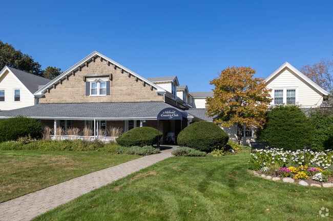 The Nahant Country Club provides a beautiful venue for events, including weddings.