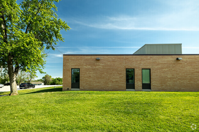 Carriage Hills Elementary offers students modern amenities.