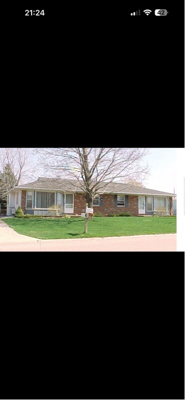 617 Farmstead Ln, Lansing, MI 48917 - photo 1