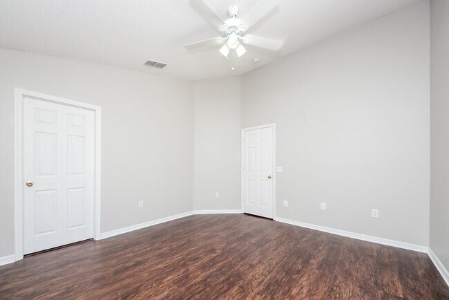 671 Eagle Pointe S, Kissimmee, FL 34746 - photo 7