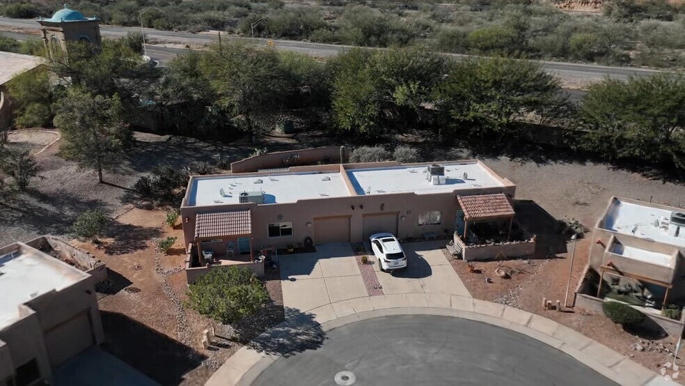 997 W Camino Erranle, Green Valley, AZ 85614 - photo 2