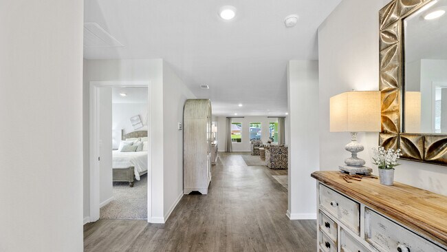 9 E Pecan St unit 36208776, Crawfordville, FL 32327 - photo 2