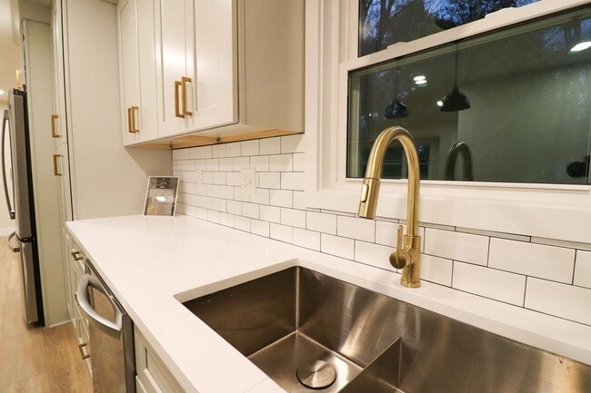 201 Elmwood Cir, Cheshire, CT 06410 - photo 5