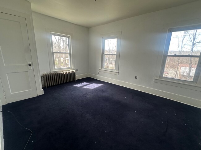 Living room unfurnished