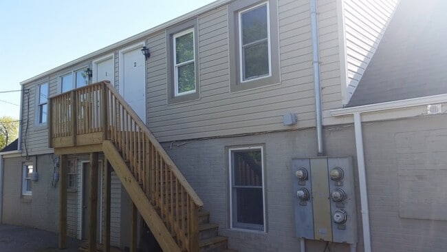 909 W Burke St unit 2, Martinsburg, WV 25401 - photo 2