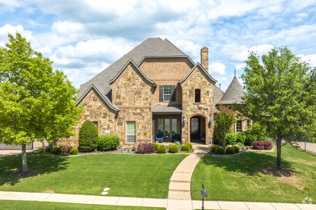 Clariden Ranch features multimillion-dollar homes with varied exteriors and large lots.