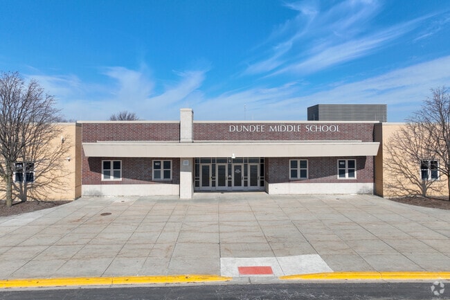 Dundee Middle School in Gilberts, IL, offers a dedicated staff for students to thrive and learn.