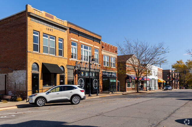 Local shops and stores line Solon’s charming streets.