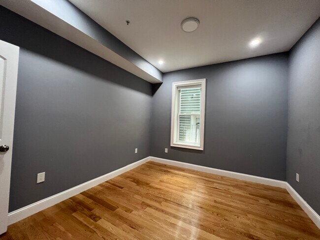 One First Condominiums unit 3, Cambridge, MA 02141 - photo 4