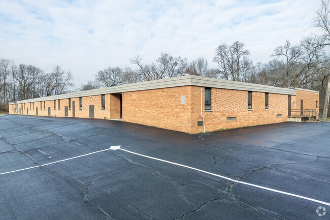 Rogers Elementary School has a student-to-teacher ratio of 17:1.