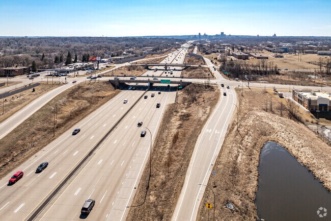 I 35E runs along the eastern side of Western Hills offering quick access to downtown St. Paul.