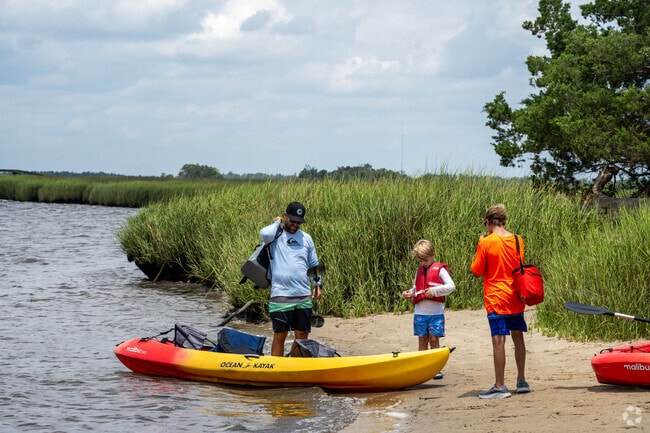 Take the family to River Road Park to enjoy an afternoon on the water.