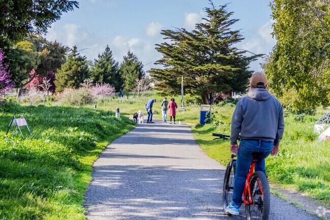 Biking and walking trails in Graystone are especially beautiful along Los Alamitos Creek Trail.