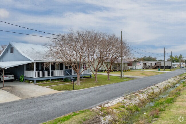 Larose has few sidewalks, but it offers lots of street parking.