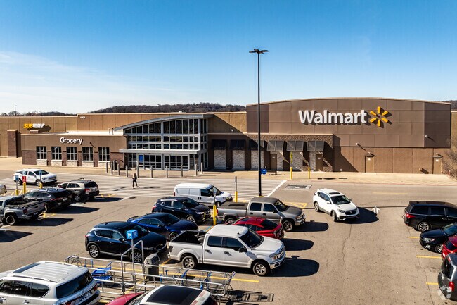 There are several shopping options in Spring Hill.