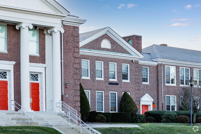 Fort Lee High School in Fort Lee, NJ receives an overall Niche rating of A.