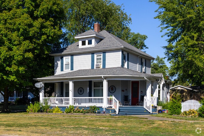 Many historic homes in Cerro Gordo feature wrap around porches.