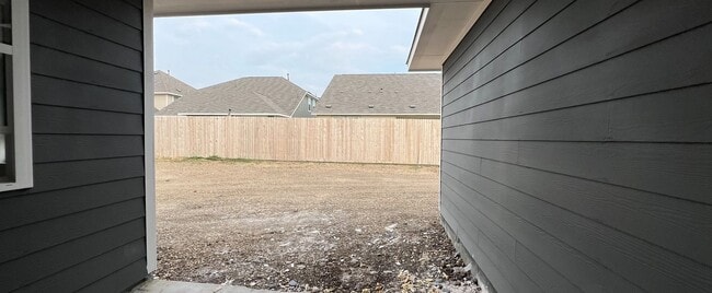 317 Willow Heights Dr, Hutto, TX 78634 - photo 3