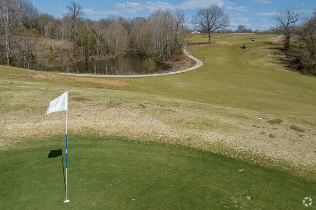 Big Sugar Creek Golf Course lies south of Pea Ridge for outdoor recreation.