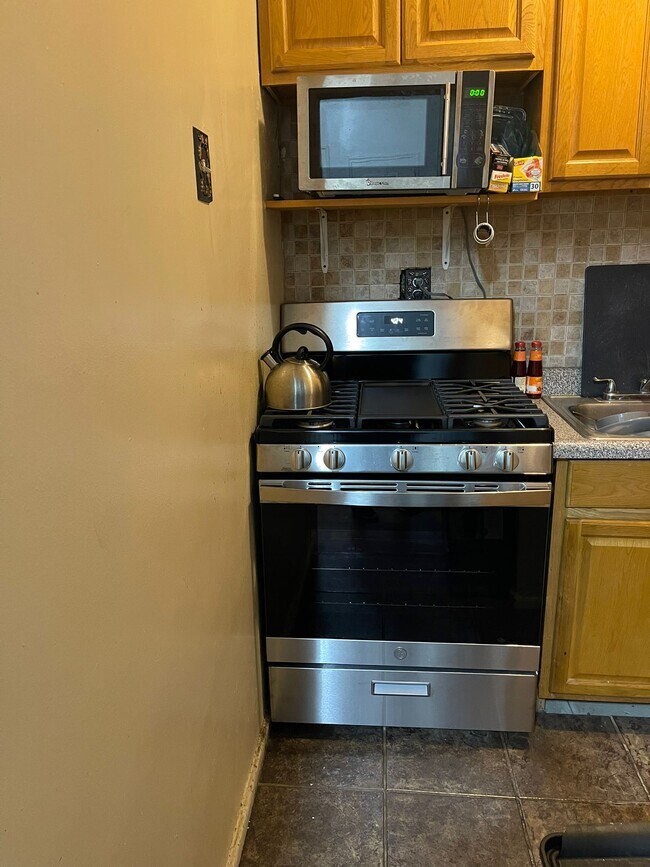 50 Kenilworth Place unit 2, Brooklyn, NY 11210 - photo 4