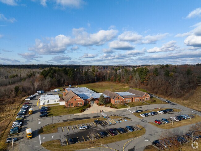 Moose Hill School in Derry, NH offers programs from PreK to Kindergarten.