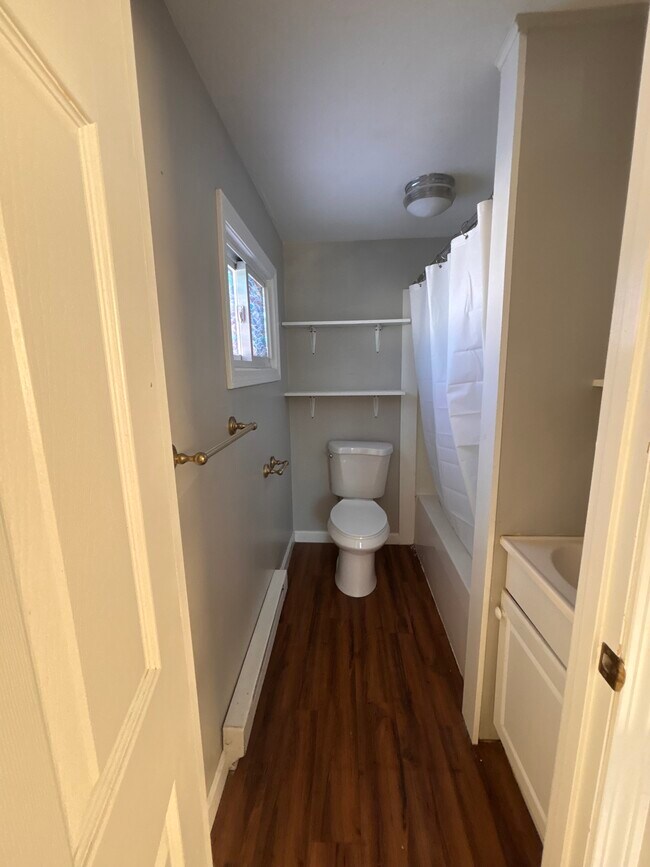 1160 Hooksett Rd unit 1160 Hooksett Rd Apt, Hooksett, NH 03106 - photo 4