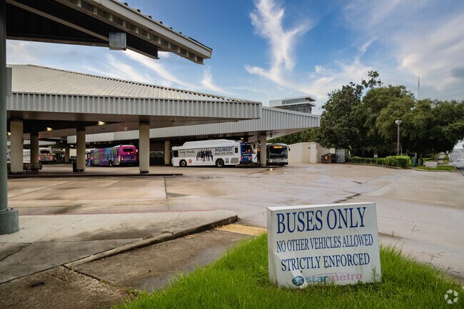 Public transit connects neighborhoods through downtown Tallahassee’s bus routes.