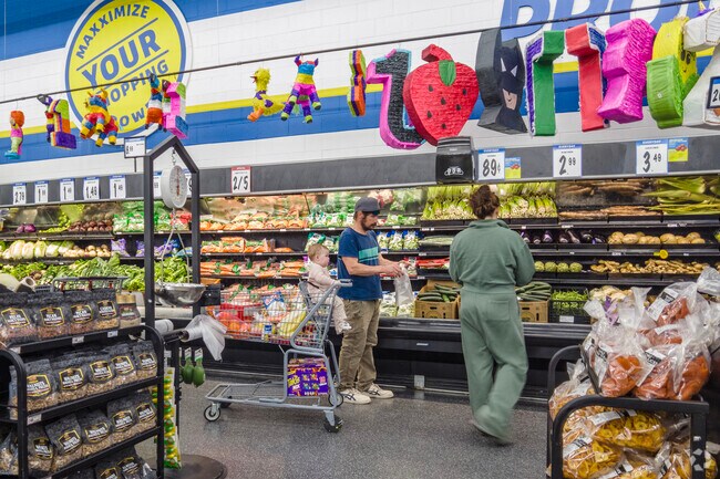 Residents of Edison can find fresh produce at Foodmaxx.