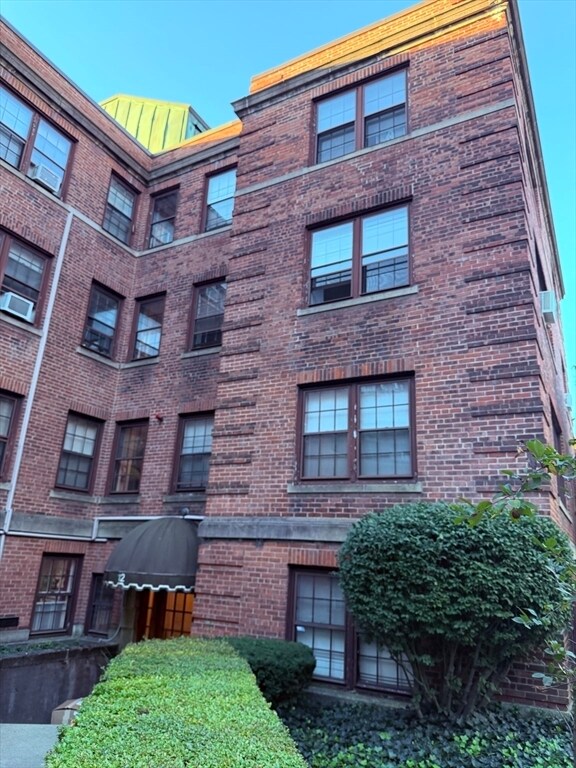 17 Kilsyth Rd unit 1, Brookline, MA 02445 - photo 1