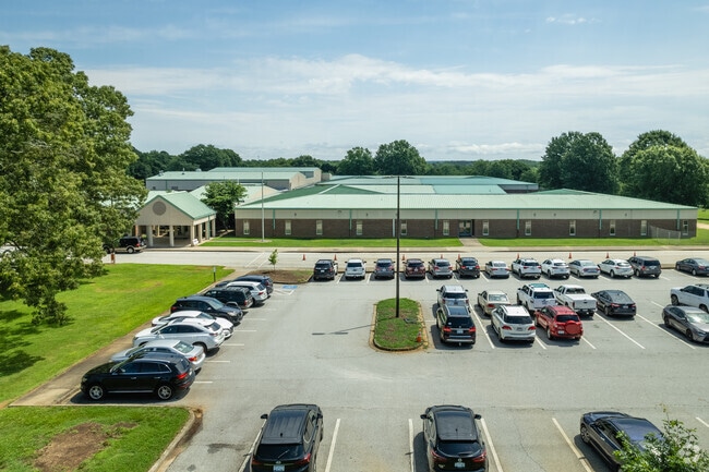 Roebuck Elementary is offers a great education to younger students in the area.