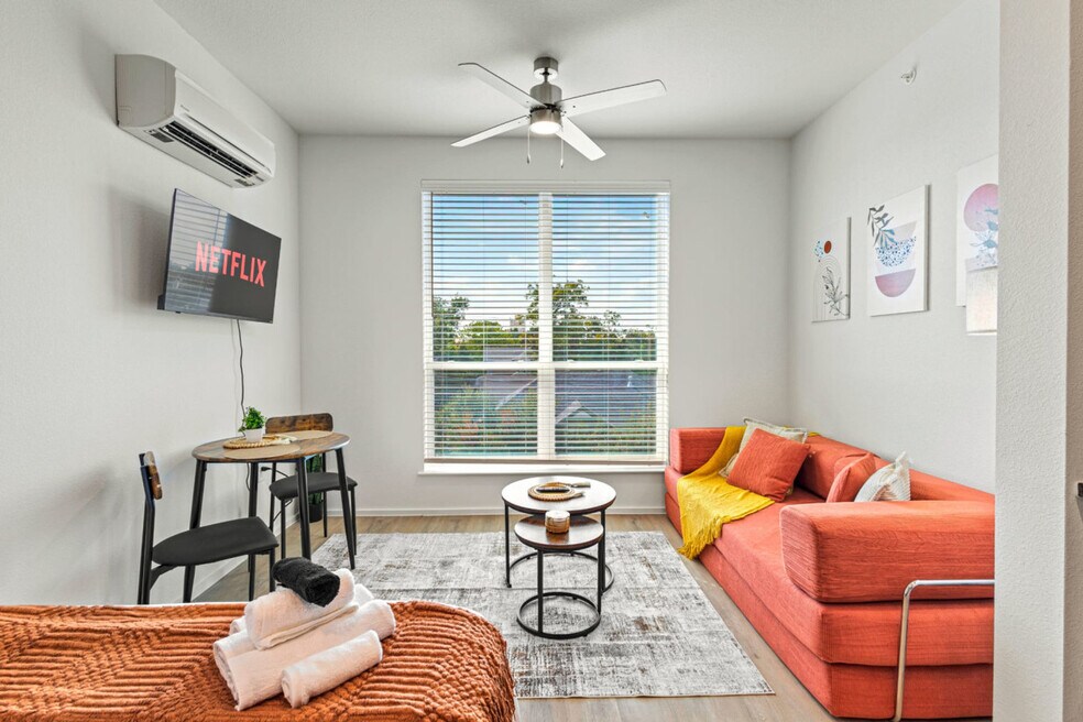 596 W 9th St unit ID1335745P, Dallas, TX 75208 - photo 1