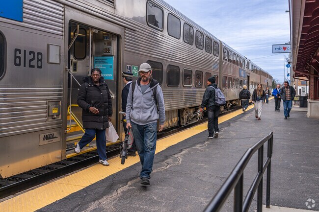 The Woodstock Metra station connects Wonder Lake to Chicago in about 90 minutes.