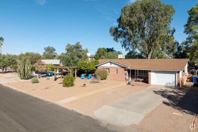Red brick ranch-style homes in Miramonte are the most common.