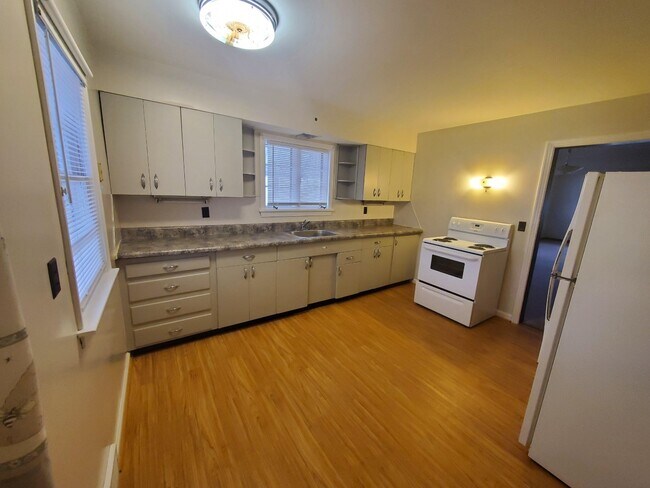 825 S Walnut St unit 1stFloor, Urbana, OH 43078 - photo 4