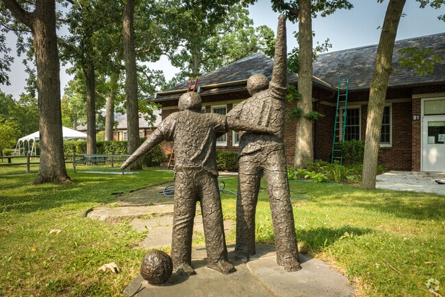 Hubbard Woods Elementary School has PK-4th in Winnetka, IL.