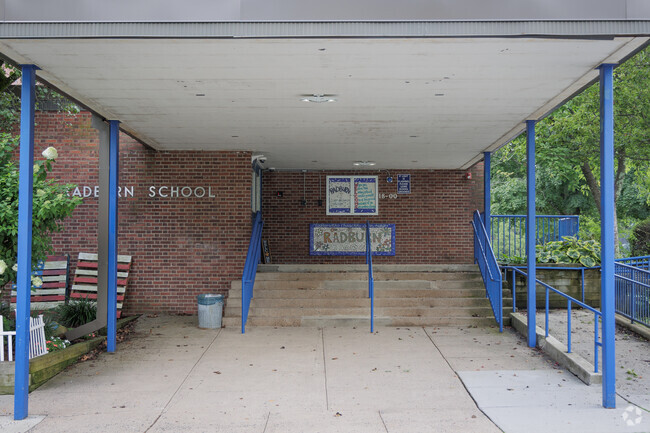 Radburn Elementary School gets a grade rating of A from Niche.