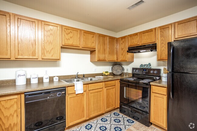 2BR, 1BA - 925 SF