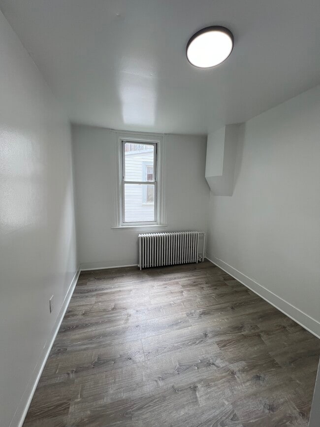 305 E 20th St, Chester, PA 19013 - photo 4