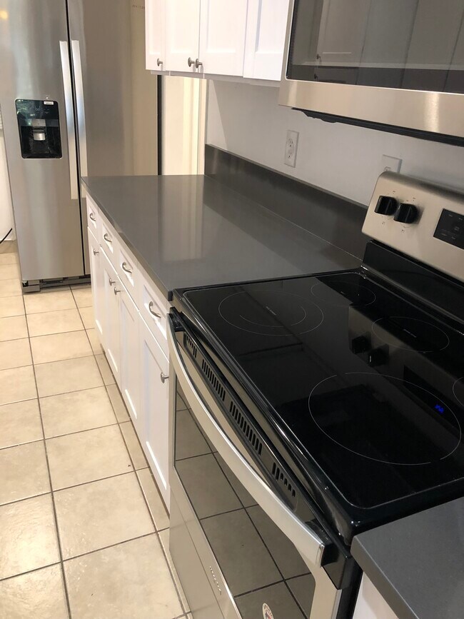 5650 Sumner Way unit Apartment for rent, Culver City, CA 90230 - photo 4