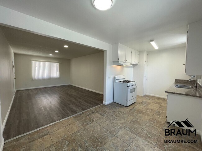 19405 Haynes St unit 4, Reseda, CA 91335 - photo 7