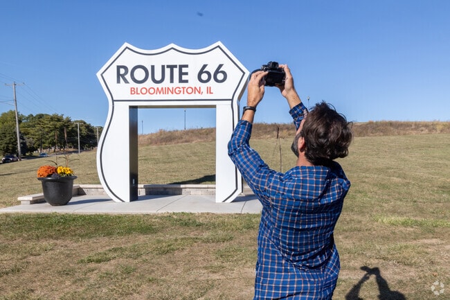 Hawthorne Hills is just a few minutes from downtown Bloomington and its historic landmarks.