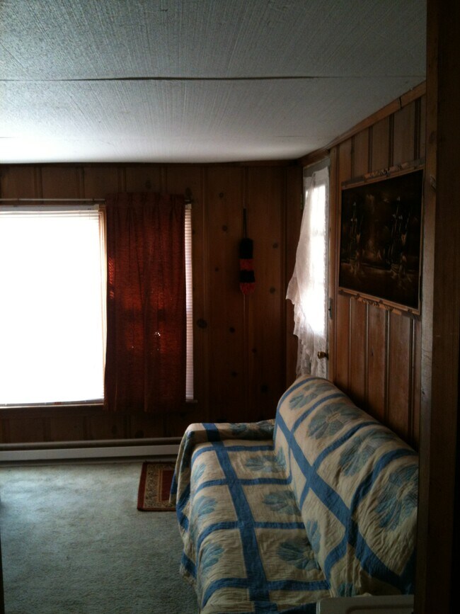 2319 S 18th St unit 1 Rear Level, Saint Joseph, MO 64503 - photo 3