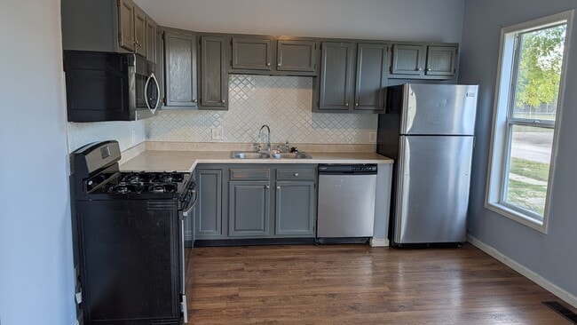 426 W Elm St unit A, Kent, OH 44240 - photo 2