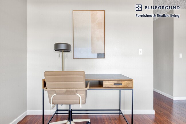 6121 Glade Ave unit FL4-ID699, Los Angeles, CA 91367 - photo 3