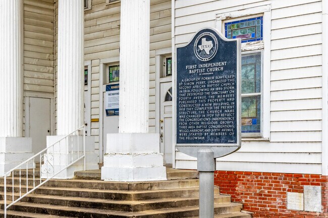 Still standing in Corsicana is the First Independent Baptist Church, erected in 1918.