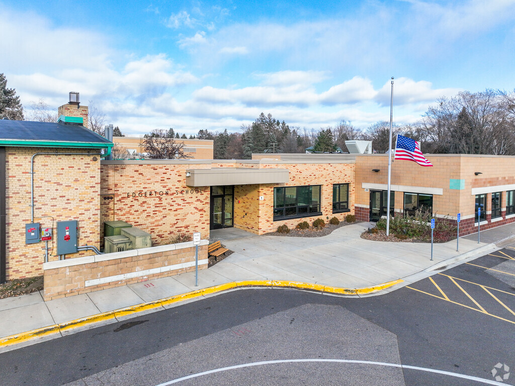 Edgerton Elementary School has obtained an overall B- on Niche.