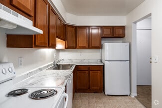 29500 Franklin Rd, Southfield, MI 48034