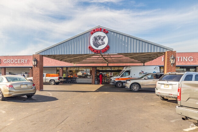 Wayne Lee’s Grocery offers affordable shopping in Pascagoula, Mississippi.