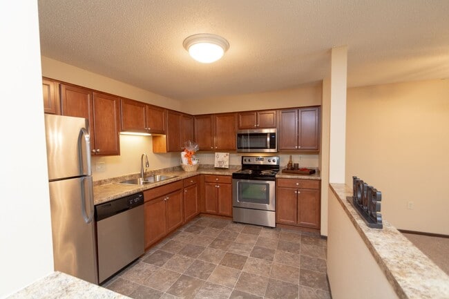 Hunters Ridge, Minnetonka, MN 55345 - photo 5